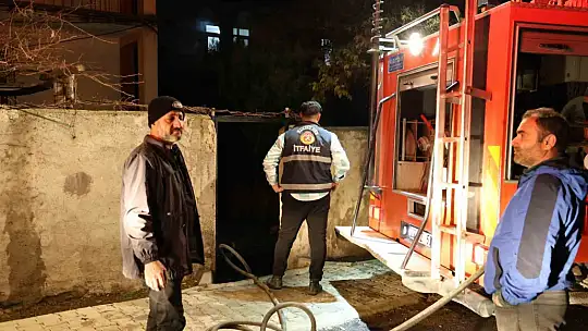 Elazığ'da çatı yangını
