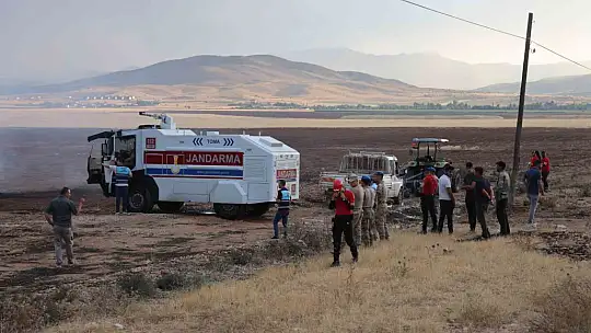 Elazığ'da çıkan yangında 400 ton saman kül oldu