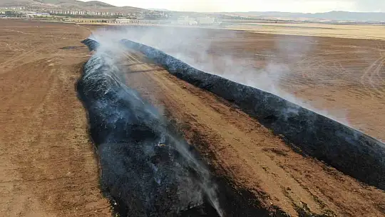 Elazığ'da çıkan yangında 400 ton saman kül oldu