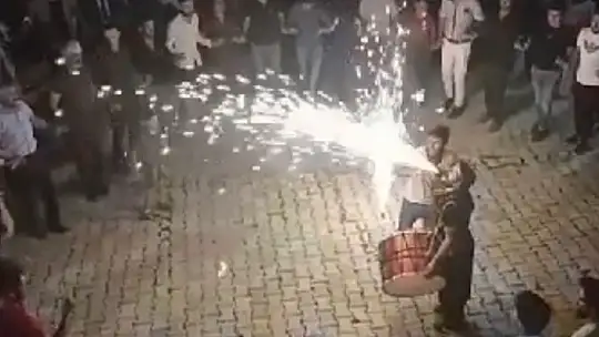 Elazığ'da çılgın davulcudan ateşli şov