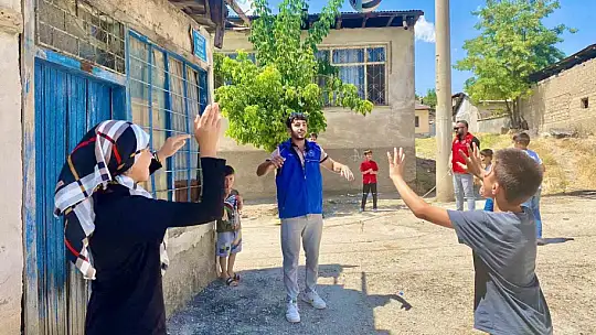 Elazığ'da çocuklar sokak oyunları ile keyifli anlar yaşadı