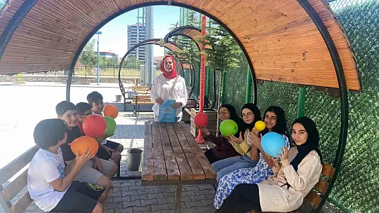 Elazığ'da çocuklar yaz okullarıyla hem eğleniyor hem öğreniyor