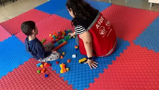 Elazığ'da depremzede çocuklar yalnız bırakılmıyor