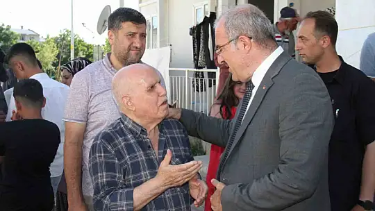 Elazığ'da depremzedelerin buruk bayram sevinci