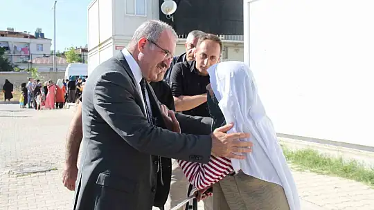 Elazığ'da depremzedelerin buruk bayram sevinci