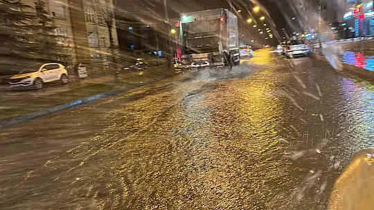 Elazığ'da dolu ve sağanak hayatı felç etti
