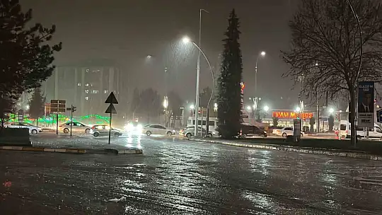 Elazığ'da dolu ve sağanak hayatı felç etti