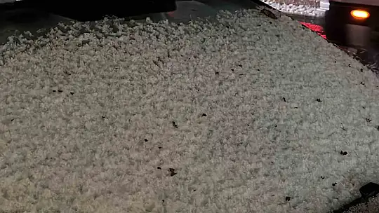 Elazığ'da dolu ve sağanak hayatı felç etti