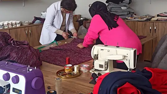 Elazığ'da eğitmen ve öğrencilerden depremzedelere anlamlı destek