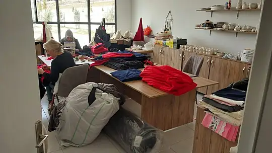 Elazığ'da eğitmen ve öğrencilerden depremzedelere anlamlı destek