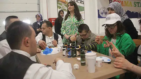 Elazığ'da engelli bireyler doyasıya eğlendi