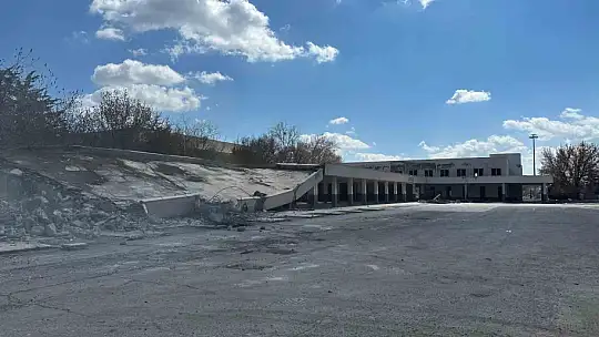 Elazığ'da eski şehirlerarası otobüs terminali yıkım çalışmaları başladı