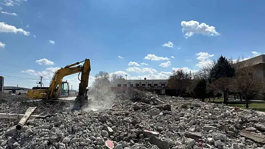 Elazığ'da eski şehirlerarası otobüs terminali yıkım çalışmaları başladı