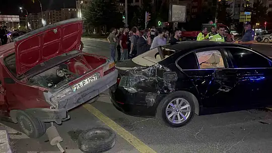 Elazığ'da feci kaza: 2'si ağır 6 yaralı