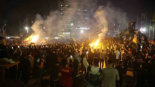 Elazığ'da Galatasaray taraftarlarının şampiyonluk coşkusu