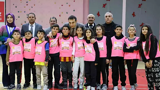 Elazığ'da geleneksel 'yakan top' turnuvası