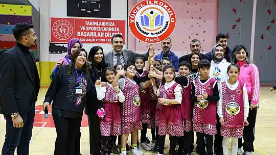 Elazığ'da geleneksel 'yakan top' turnuvası