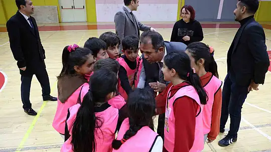 Elazığ'da geleneksel 'yakan top' turnuvası