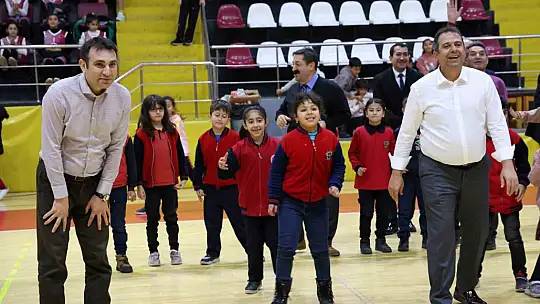 Elazığ'da geleneksel 'yakan top' turnuvası