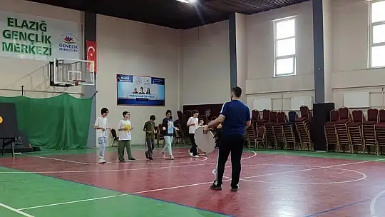 Elazığ'da gençlerden yaz okullarına yoğun ilgi