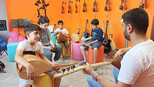 Elazığ'da gençlik merkezleri eğitimlerini sürdürüyor