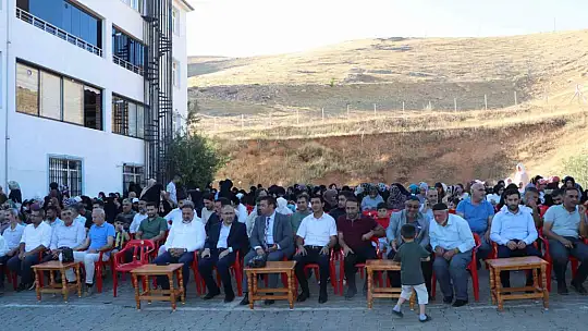 Elazığ'da hafızlığı tamamlayan öğrencelere icazet ve taç takma töreni düzenlendi