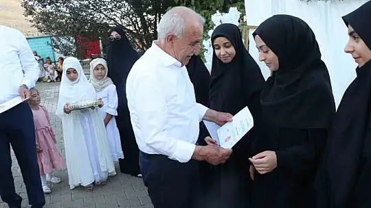 Elazığ'da hafızlığı tamamlayan öğrencelere icazet ve taç takma töreni düzenlendi