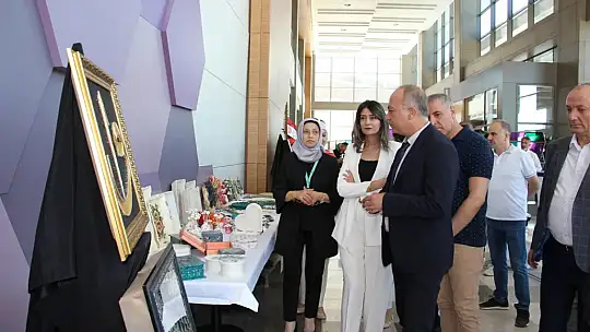 Elazığ'da hasta ve yakınlarının katkısı ile el işi ve resim sergisi açıldı