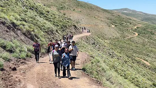 Elazığ'da Hazarbaba Dağı'na doğa yürüyüşü gerçekleştirildi