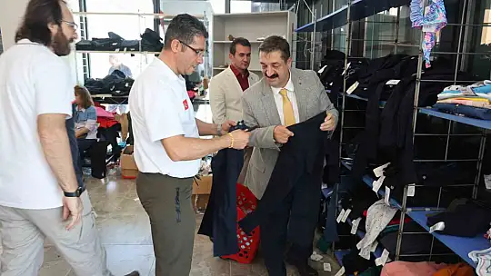 Elazığ'da ihtiyaç sahibi ailelere 60 bin parça giysi dağıtıldı