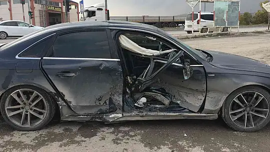 Elazığ'da iki araç çarpıştı: 5 yaralı