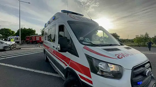Elazığ'da iki otomobil çarpıştı: 7 yaralı