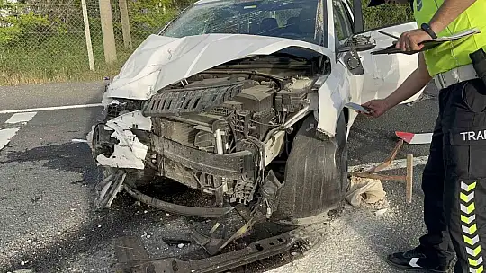Elazığ'da iki otomobil çarpıştı: 7 yaralı