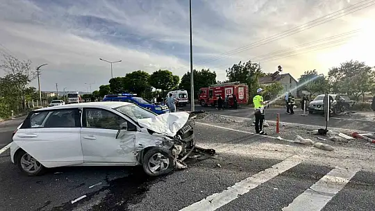 Elazığ'da iki otomobil çarpıştı: 7 yaralı
