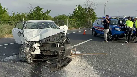 Elazığ'da iki otomobil çarpıştı: 7 yaralı