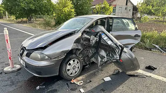 Elazığ'da iki otomobil çarpıştı: 7 yaralı