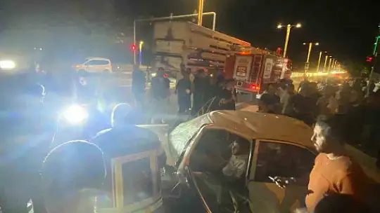 Elazığ'da iki otomobil kafa kafaya çarpıştı: 2 yaralı