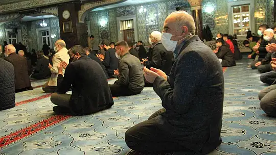 Elazığ'da ilk teravih namazı coşkusu yaşandı