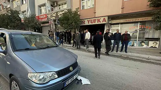 Elazığ'da inanılmaz kaza: 3 araç çarpıştı, bir araç yufka dükkanına girdi, yaralanan olmadı