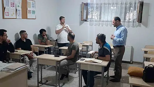 Elazığ'da işitme engelliler işaret dili ile Kur'an-ı Kerim öğreniyor
