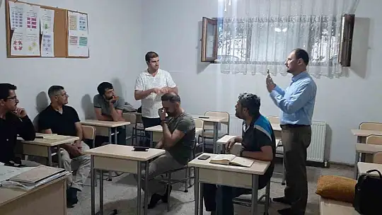 Elazığ'da işitme engelliler işaret dili ile Kur'an-ı Kerim öğreniyor
