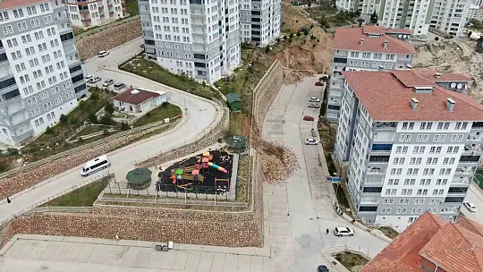Elazığ'da istinat duvarları yağışın etkisiyle çöküyor