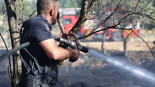 Elazığ'da itfaiye ekipleri bir günde 73 yangına müdahale etti