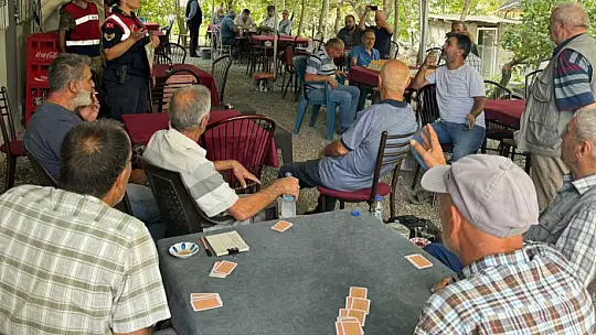 Elazığ'da jandarma ekipleri, vatandaşları bilgilendirdi
