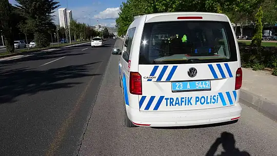 Elazığ'da kadın sürücü motosiklet ile yayaya çarptı