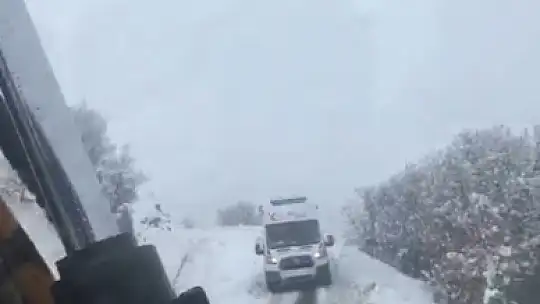Elazığ'da kalp hastası köylü, ekiplerin yarım saatlik çalışmasıyla hastaneye kaldırıldı