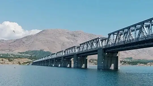 Elazığ'da Karakaya Barajında örnekleme çalışmaları sürüyor