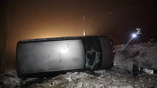 Elazığ'da kazada takla atan aracın altında sıkıştı, ekipler seferber oldu