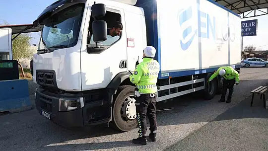 Elazığ'da kış lastiği denetimleri sürüyor