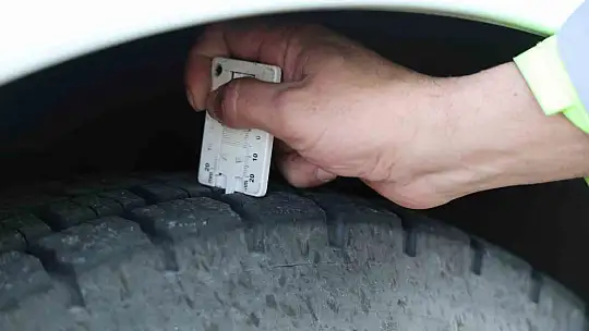Elazığ'da kış lastiği denetimleri sürüyor